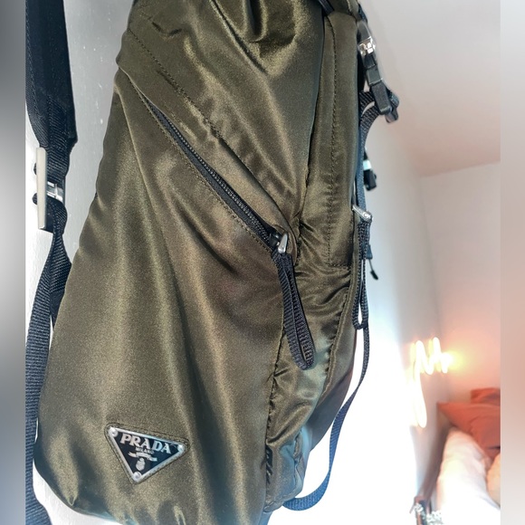 Prada Re-nylon Backpack in Green. - Picture 4 of 8